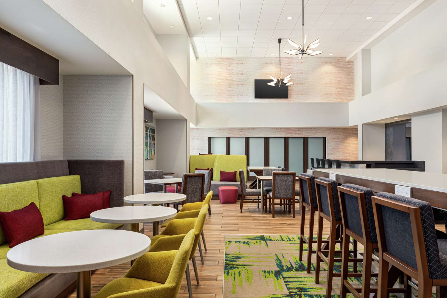 Hampton Inn & Suites Oroville 22/24