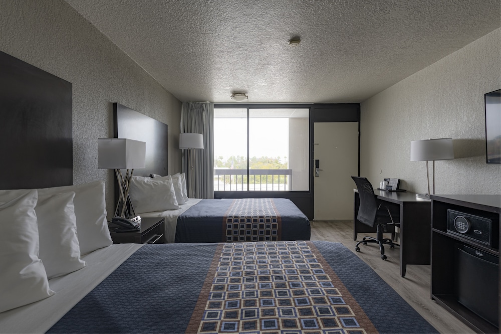 Standard Room with 2 Queen Beds