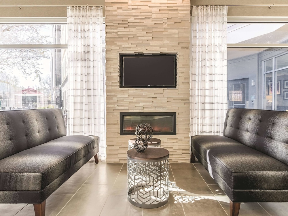 La Quinta Inn & Suites by Wyndham Alexandria Airport 24/48