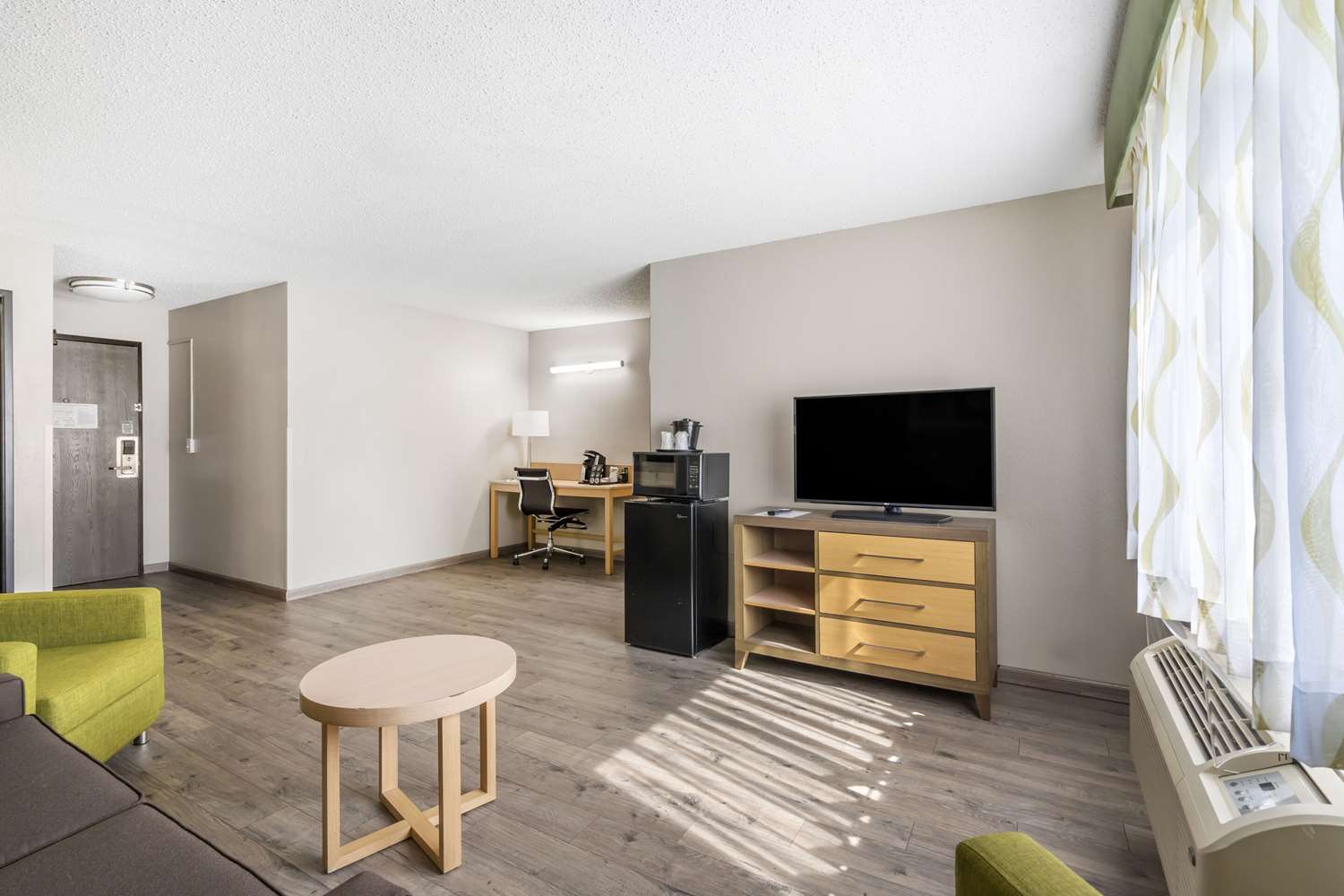 Quality Inn & Suites Delaware South 18/25