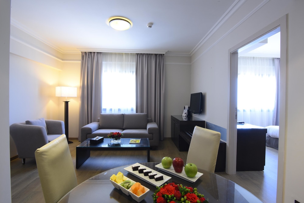 Ramada By Wyndham Downtown Beirut 28/56