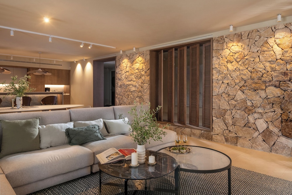 Host Villas & Suites 33/50