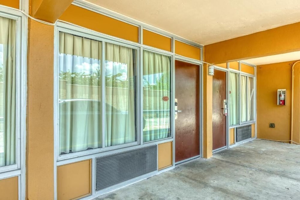 Hotel Bel-Air Orlando near Florida Mall 4/32