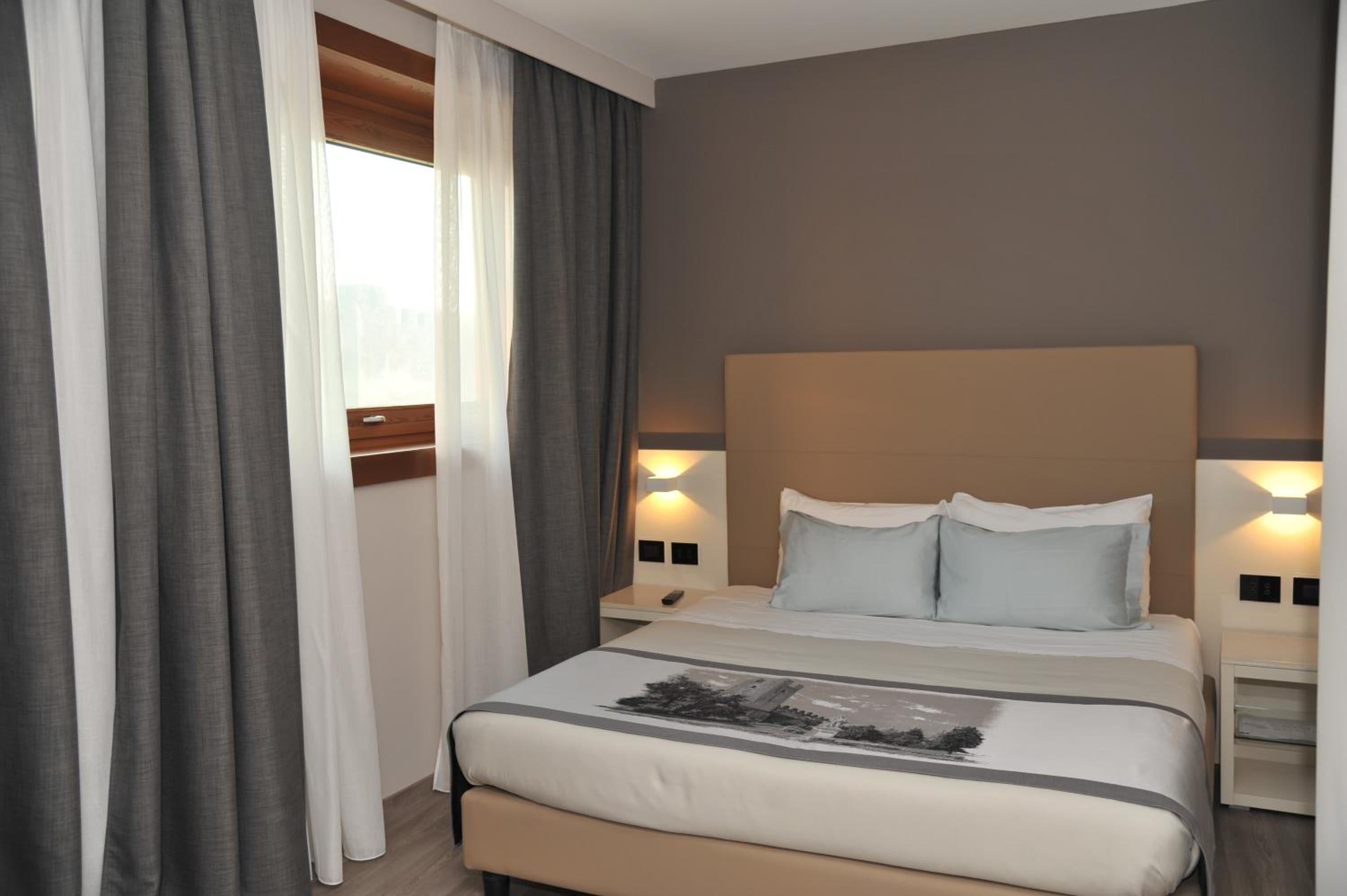جناح، Albergo Roma, Bw Signature Collection 2/7