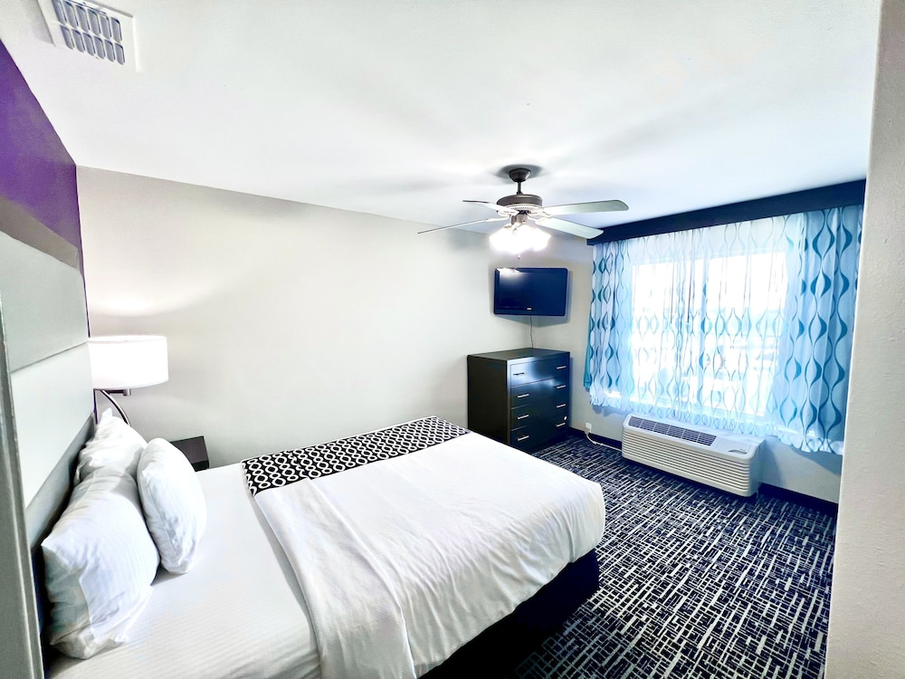 La Quinta Inn & Suites by Wyndham Pharr North McAllen 25/58