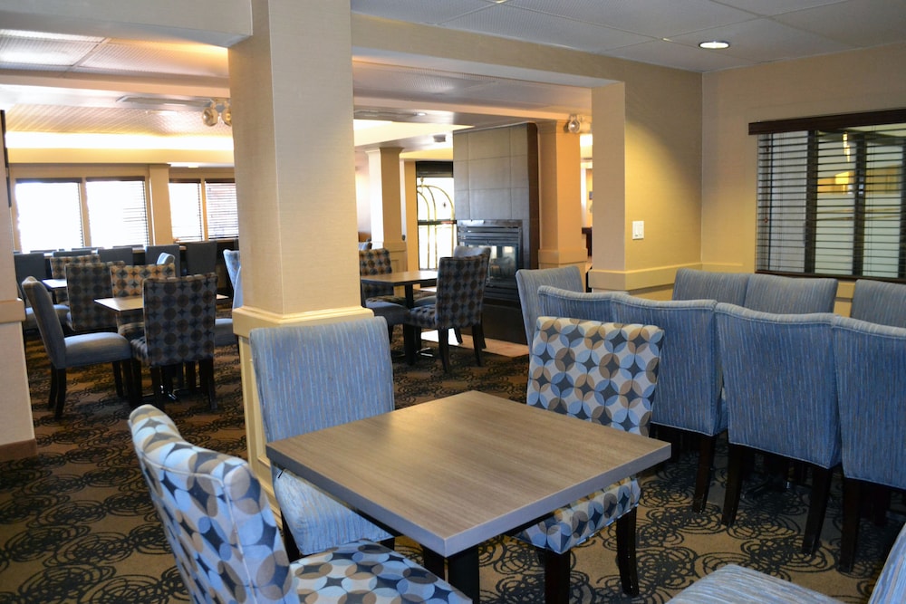 HOLIDAY INN EXPRESS RED DEER 45/68