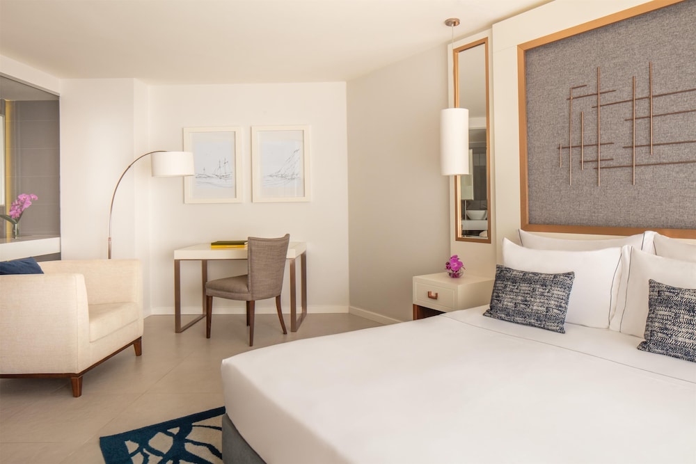 غرفة ديلوكس بثلاثة أسرّة بإطلالة على البحر بشرفة مع سرير إضافي، Tivoli Carvoeiro Hotel 3/5