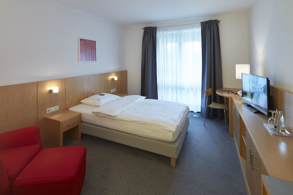 1 BEDROOM, STANDARD, SINGLE