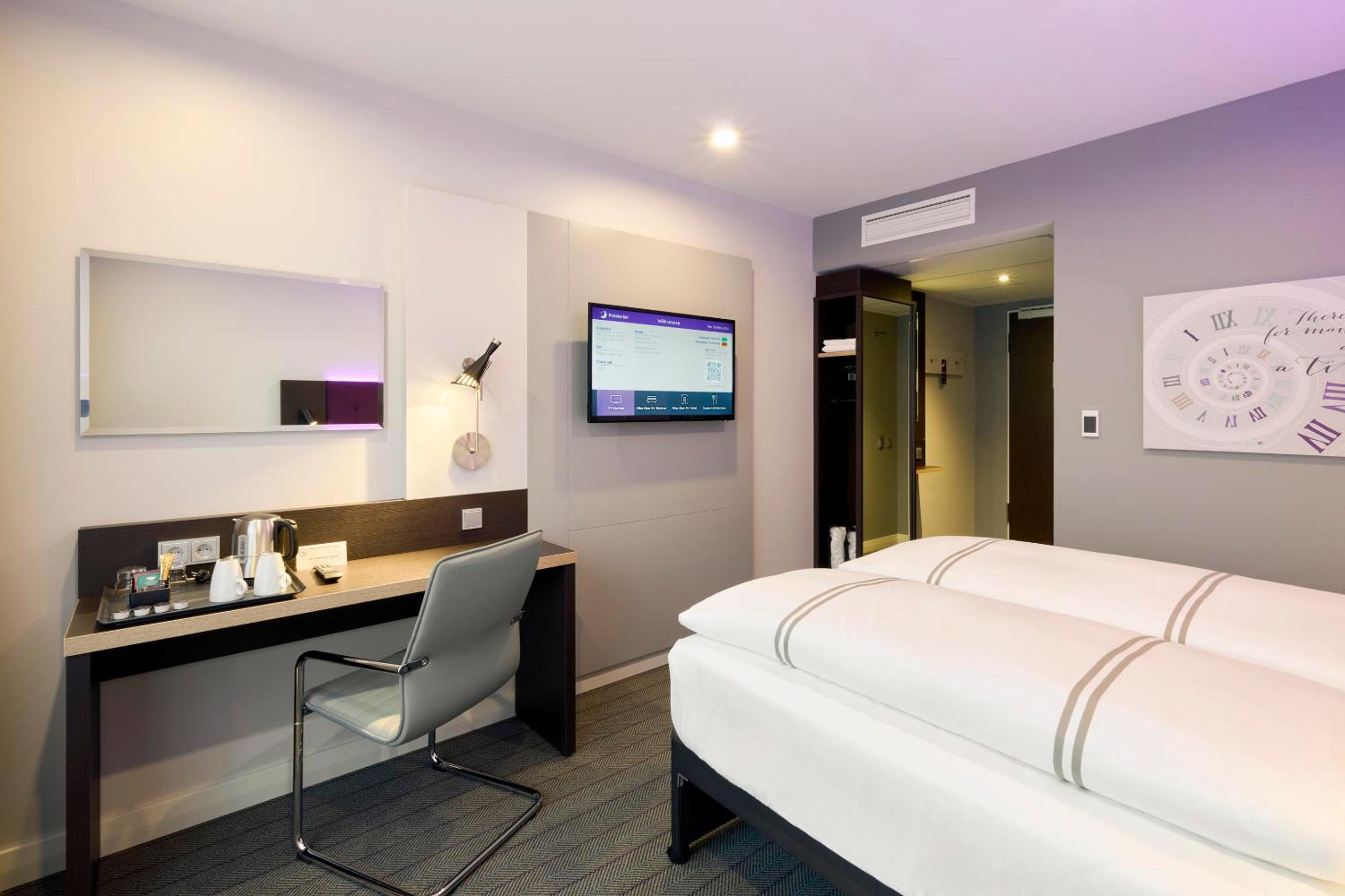 Room at Premier Inn Stuttgart Zuffenhausen, STUTTGART