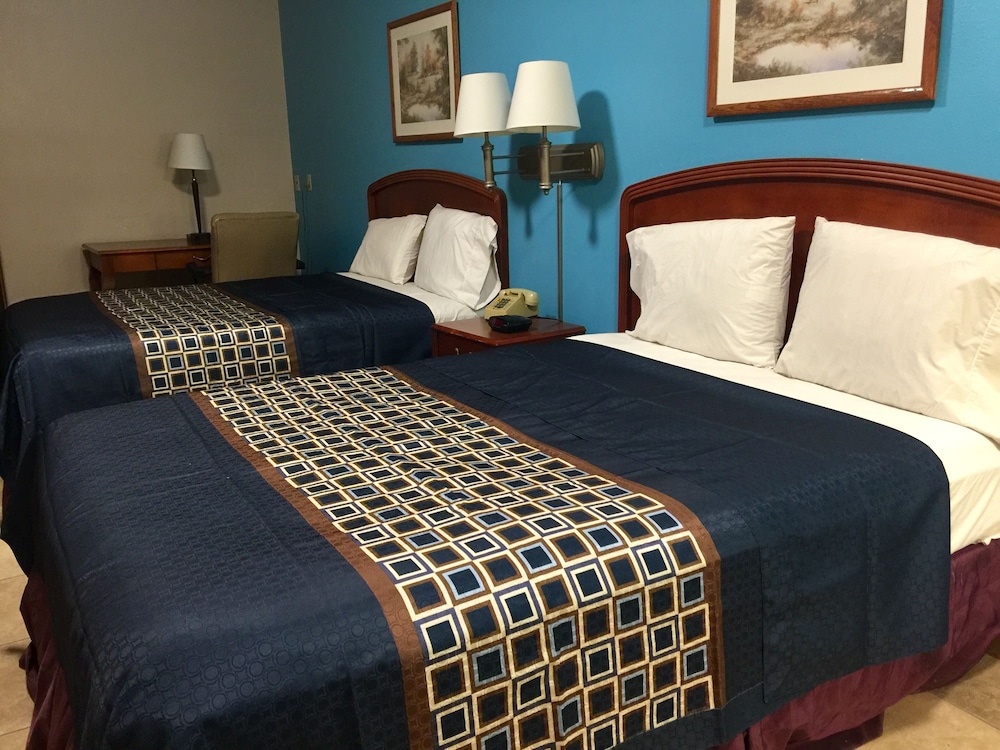 Knights Inn & Suites City Center Edinburg/McAllen 8/22