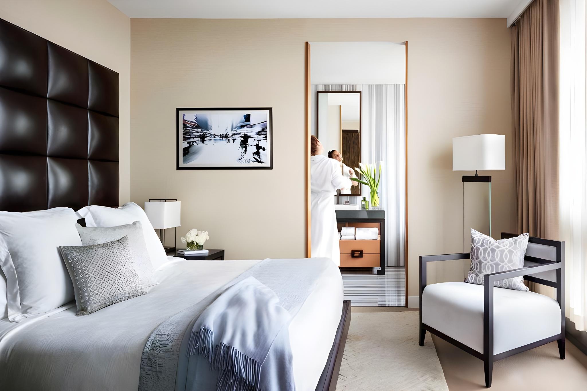 Suite, Multiple Beds, Skyline View