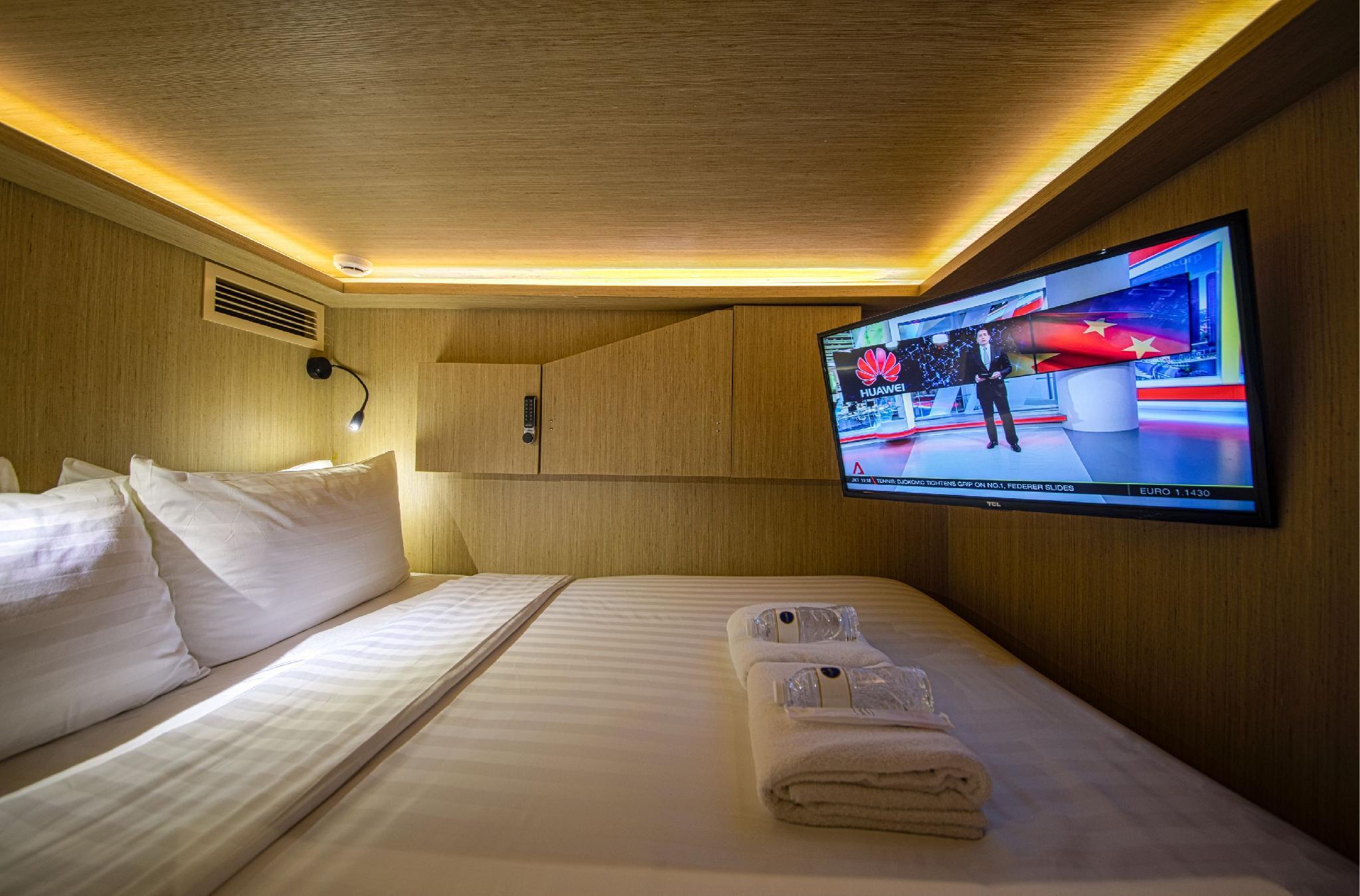 Capsule, 2 Queen Beds
