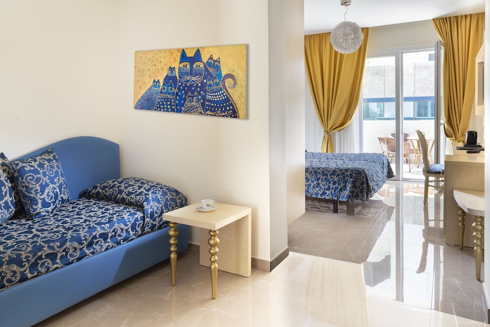 Hotel Ambassador 36/48
