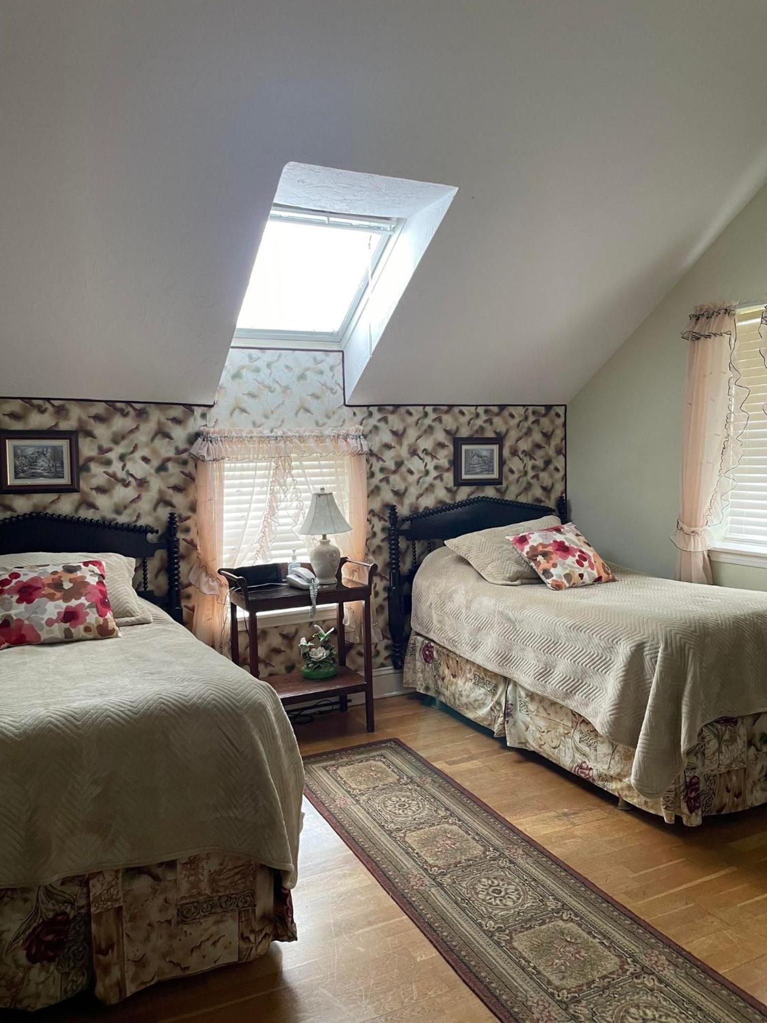 Standard, Twin Beds
