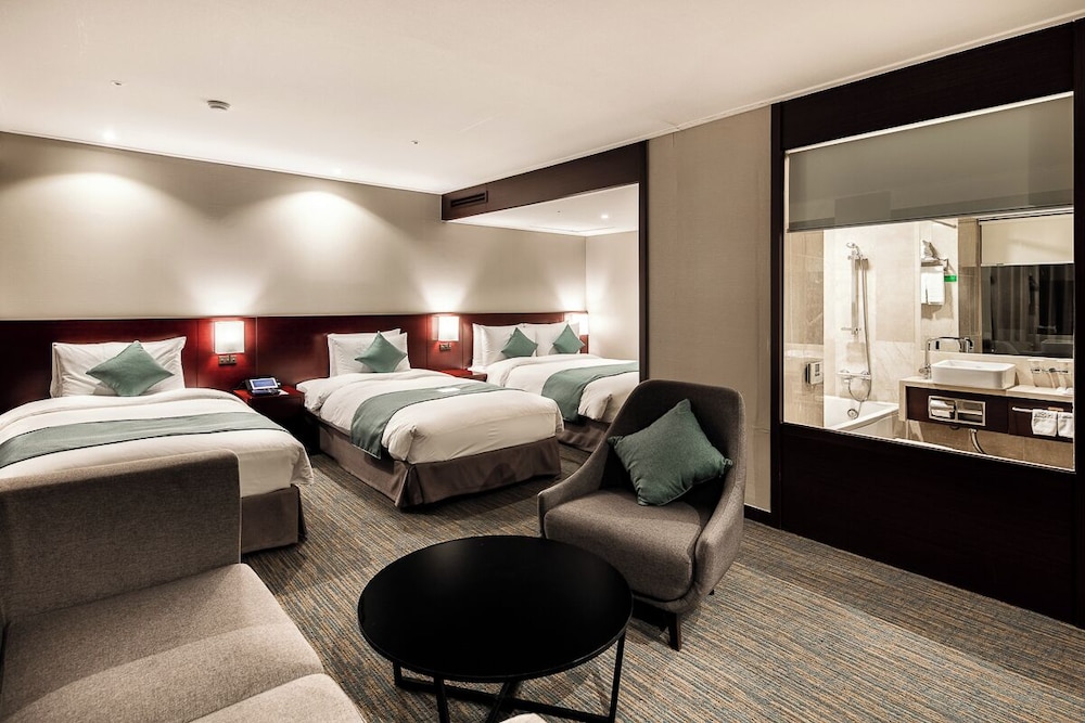 CAPSULE, FAMILY SUITE