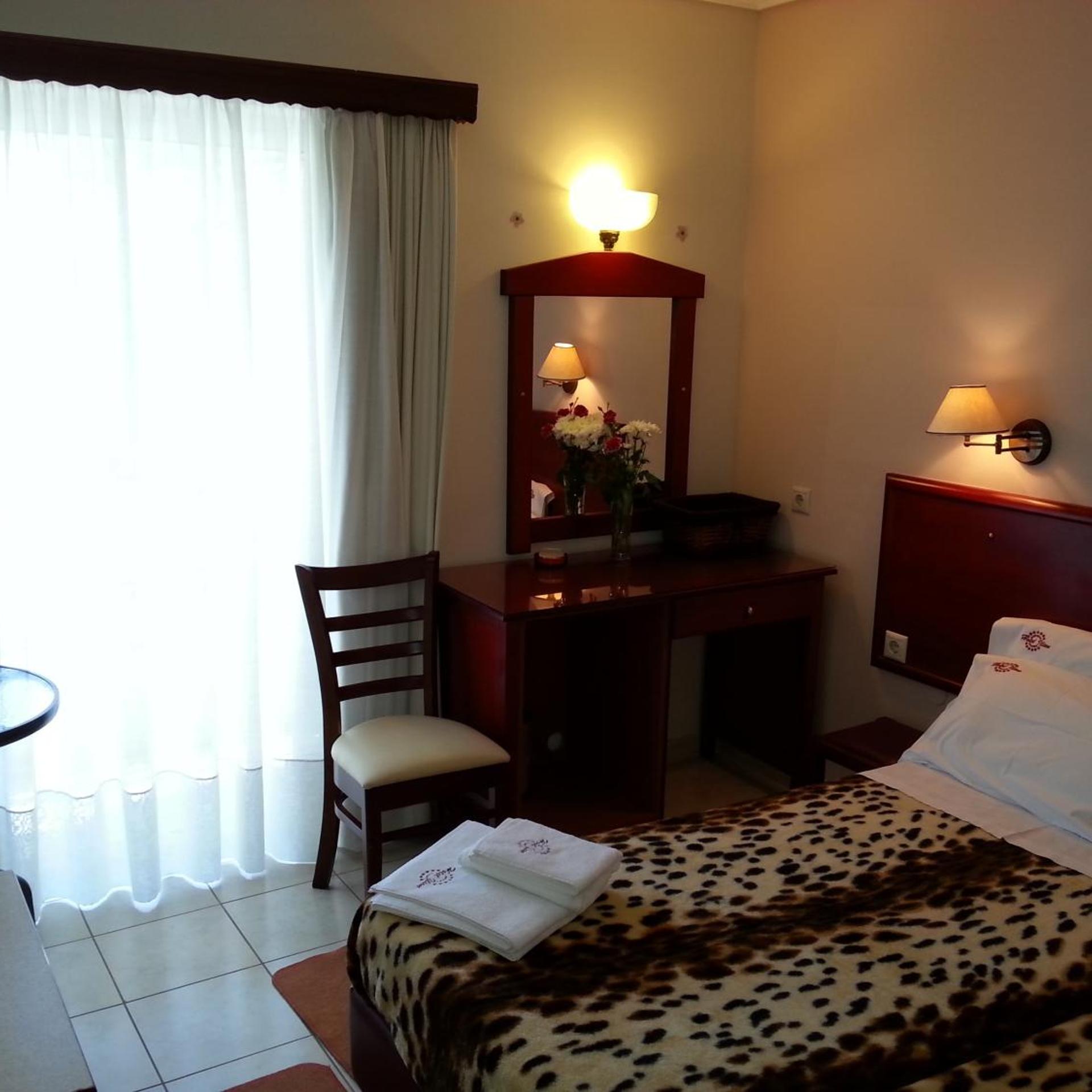 Ilion Hotel 6/48