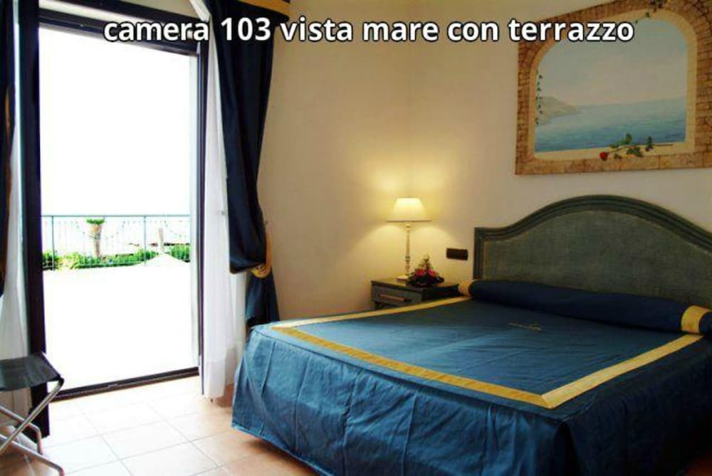 SUPERIOR, DOUBLE BED, SEA VIEW