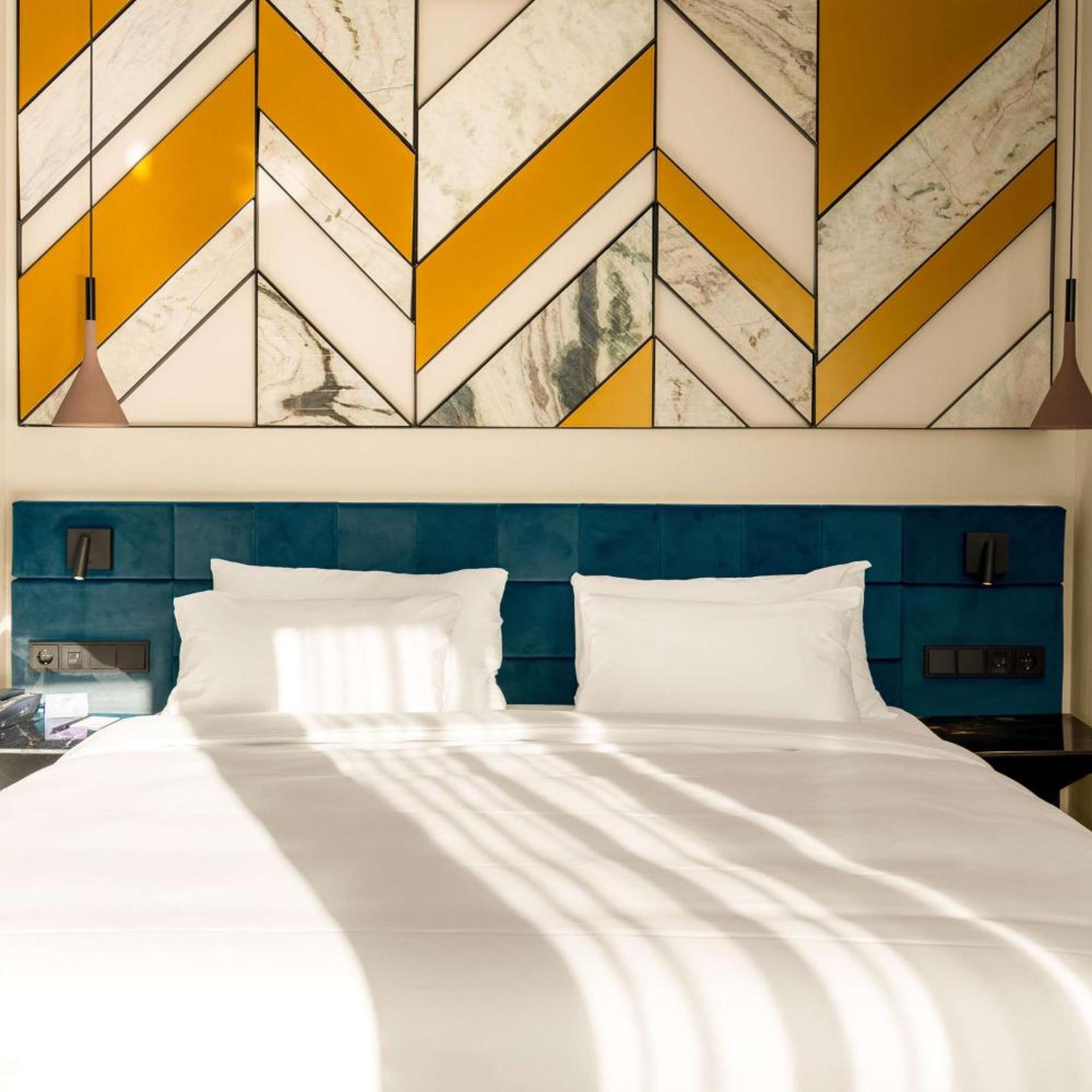 غرفة بريميوم بسرير مزدوج بإطلالة على المدينة، Radisson Blu Aurum Hotel Brasov 2/10