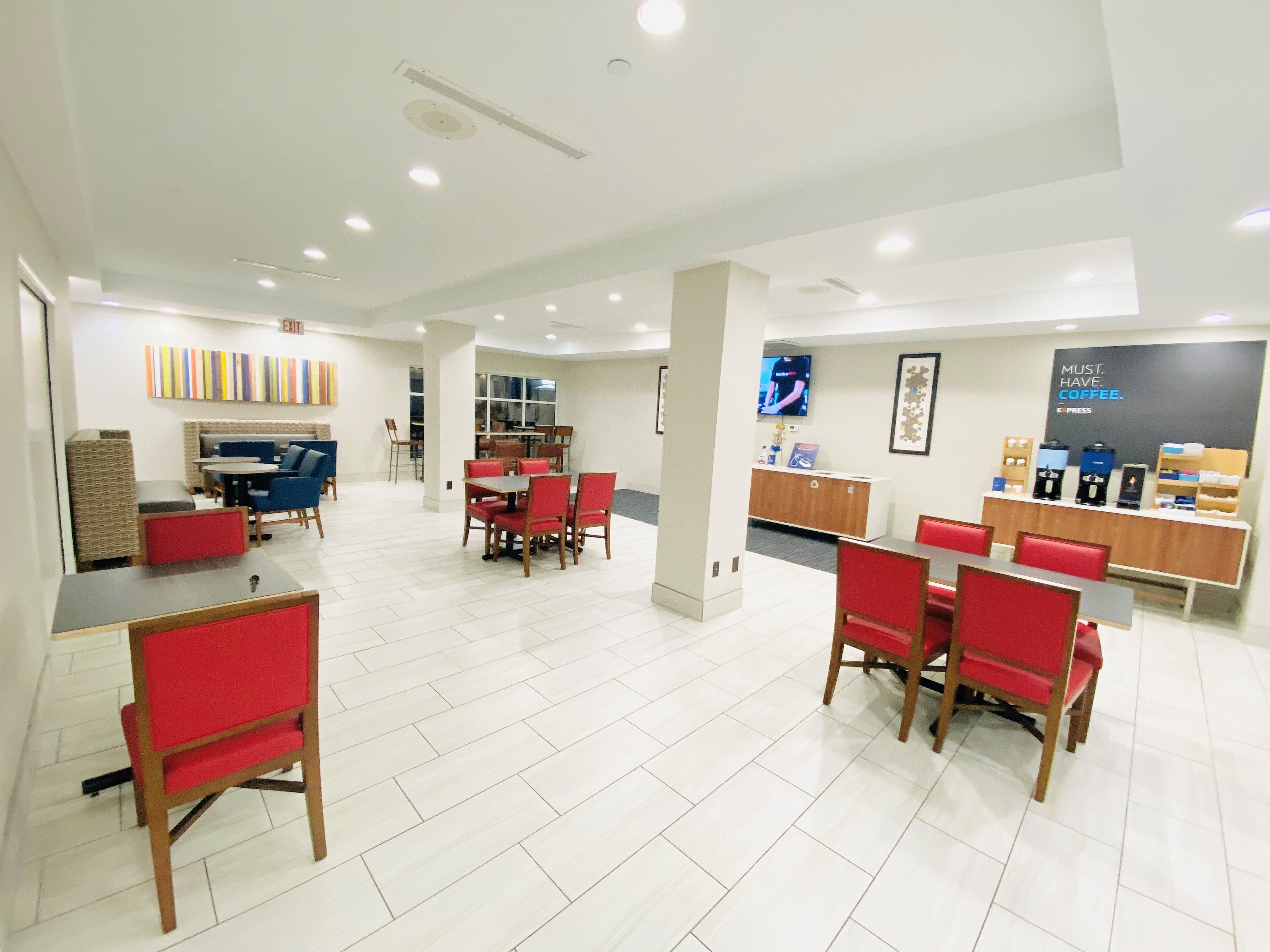 Holiday Inn Express and Suites Houston East Baytown 23/31