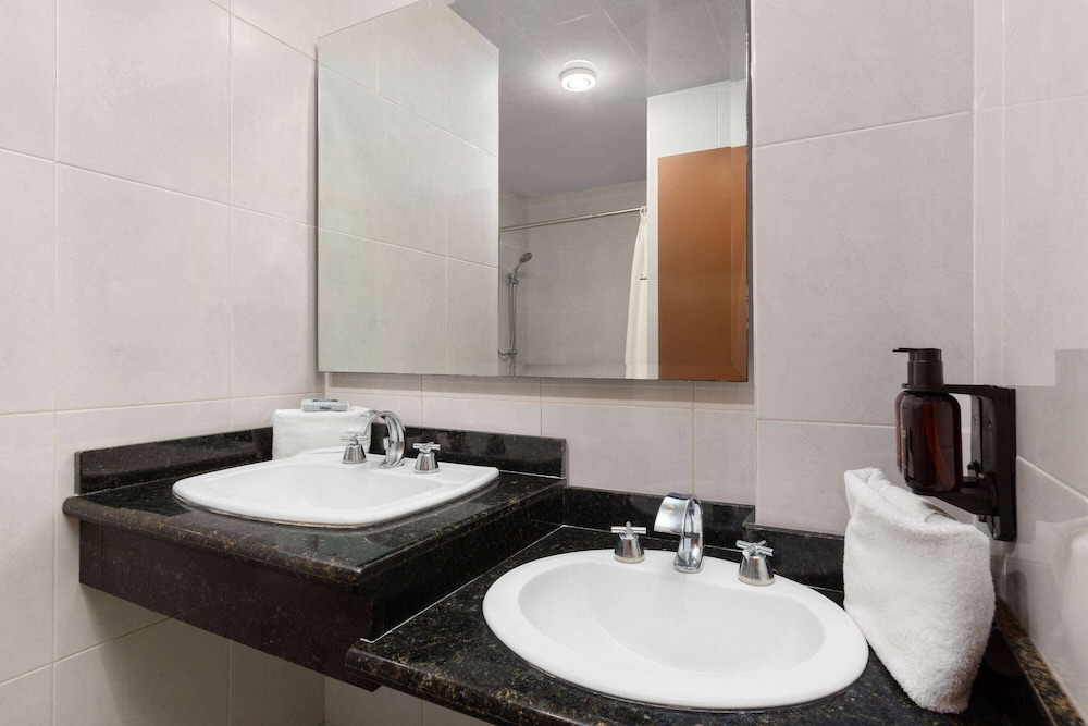 Howard Johnson by Wyndham Toluca 49/49