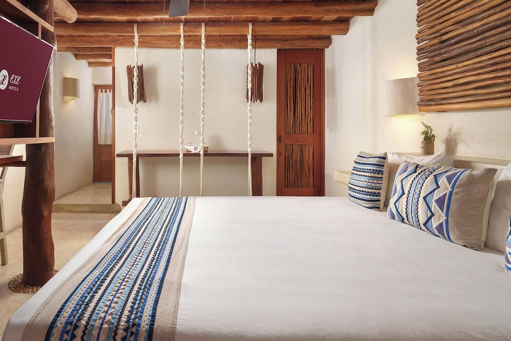Hotel El Pueblito 9/50