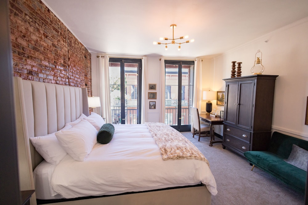 Speakeasy Suites 24/50