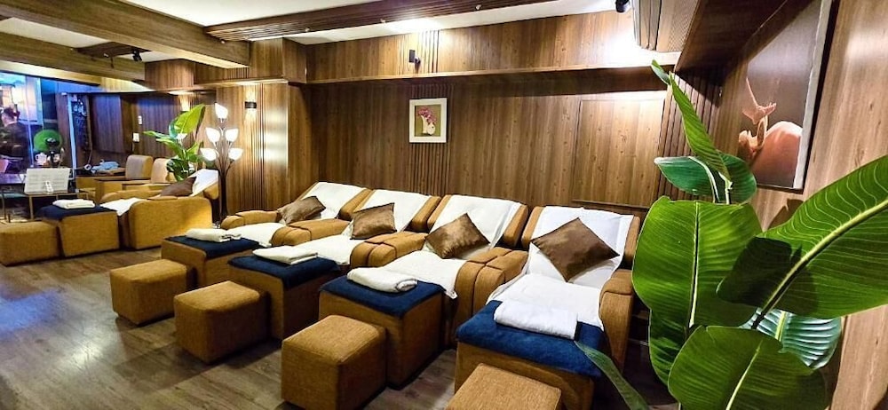 City View Hotel (ex.Hoang Lien Hotel) 34/49
