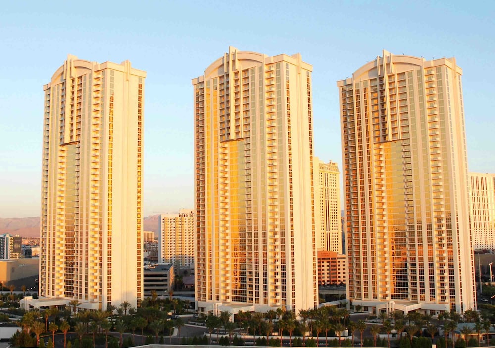 Jet Luxury Resorts @ The Signature Condo Hotel 3/69