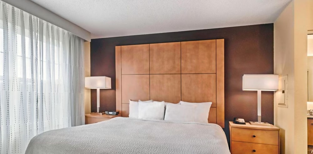 جناح بسرير كينج بغرفة نوم واحدة مع أريكة، Residence Inn Mt Laurel At Bishop S Gate 2/5