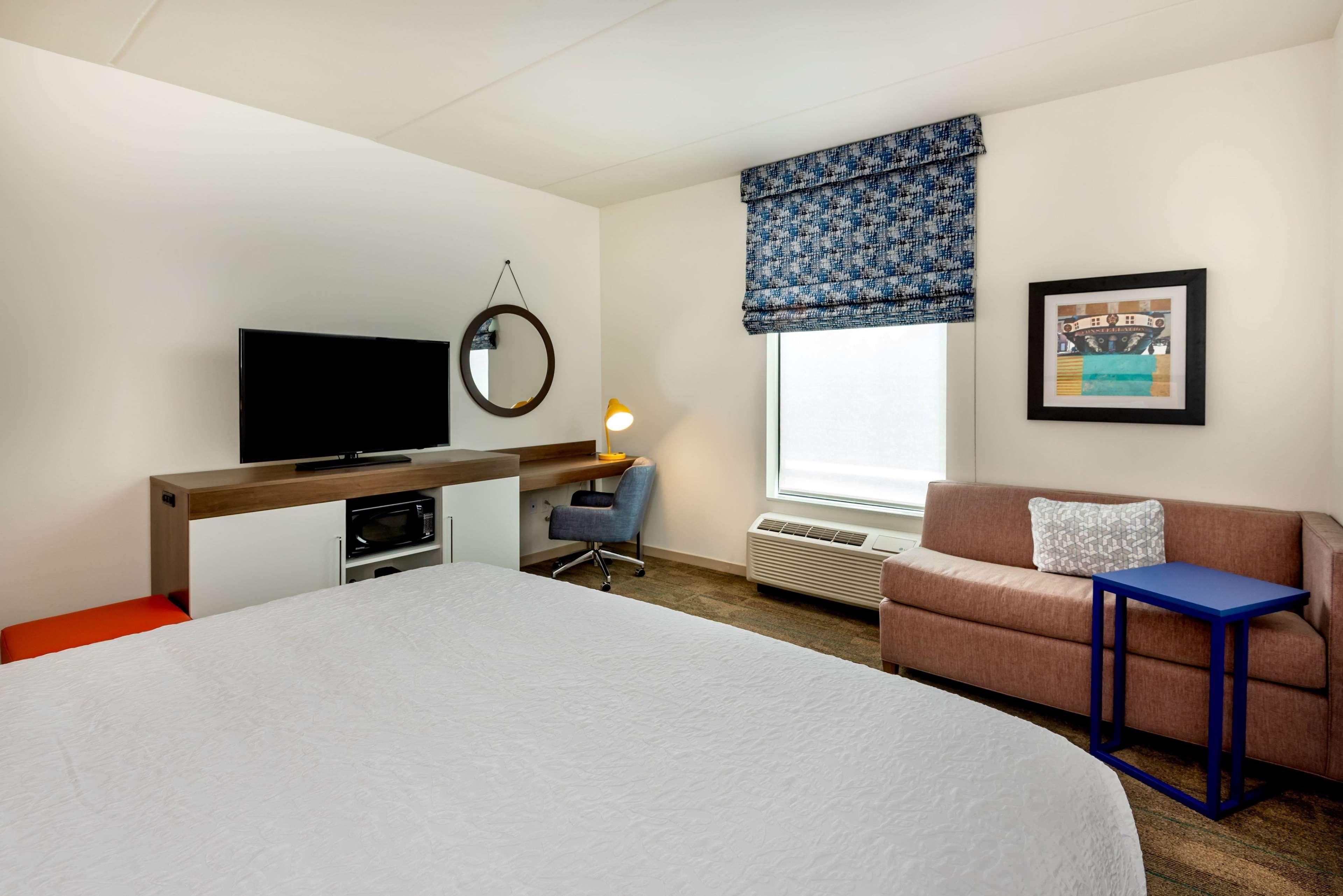 STUDIO, KING BED, ACCESSIBLE