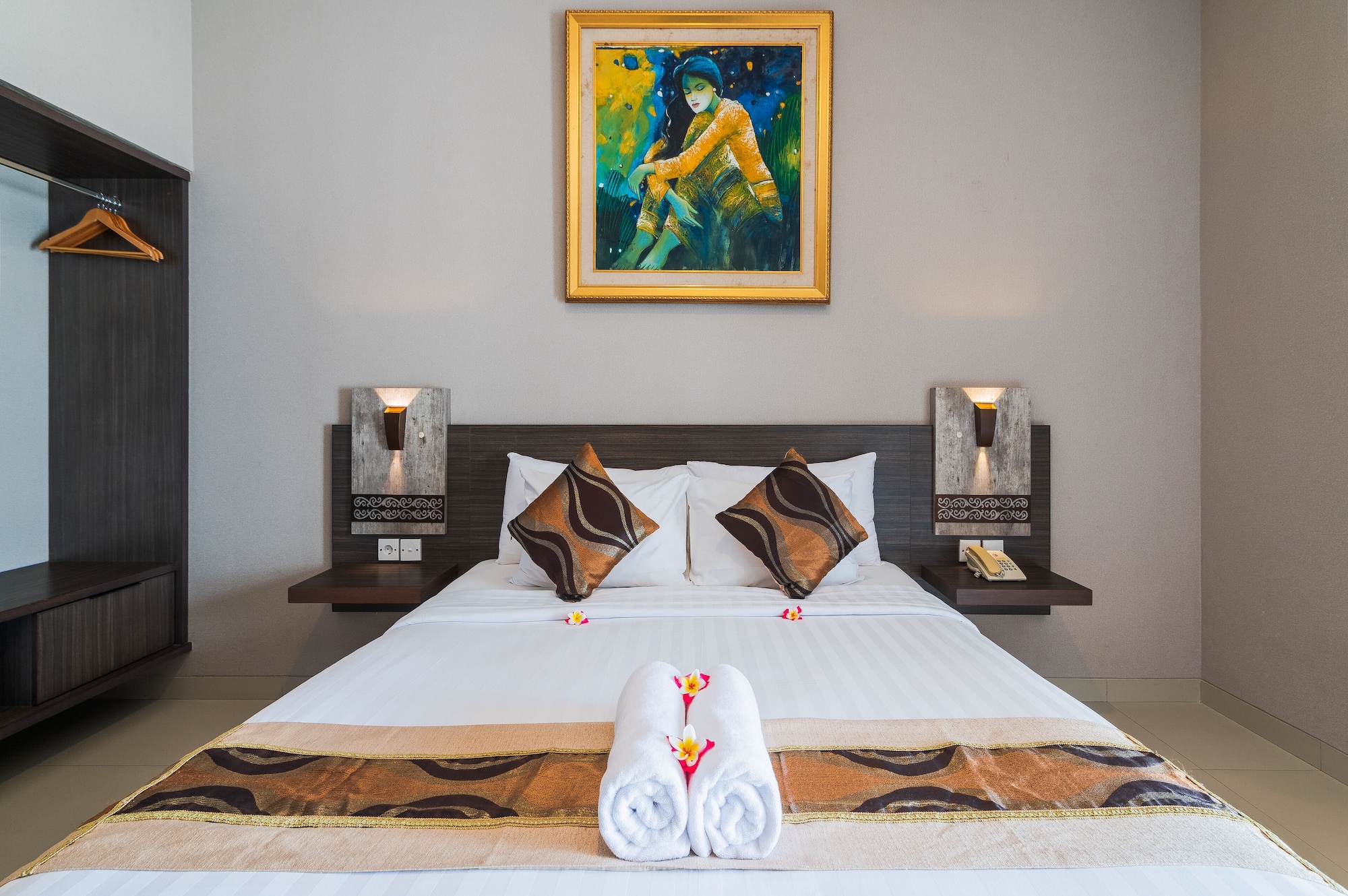 Deluxe, Queen Bed, Pool or Sea View