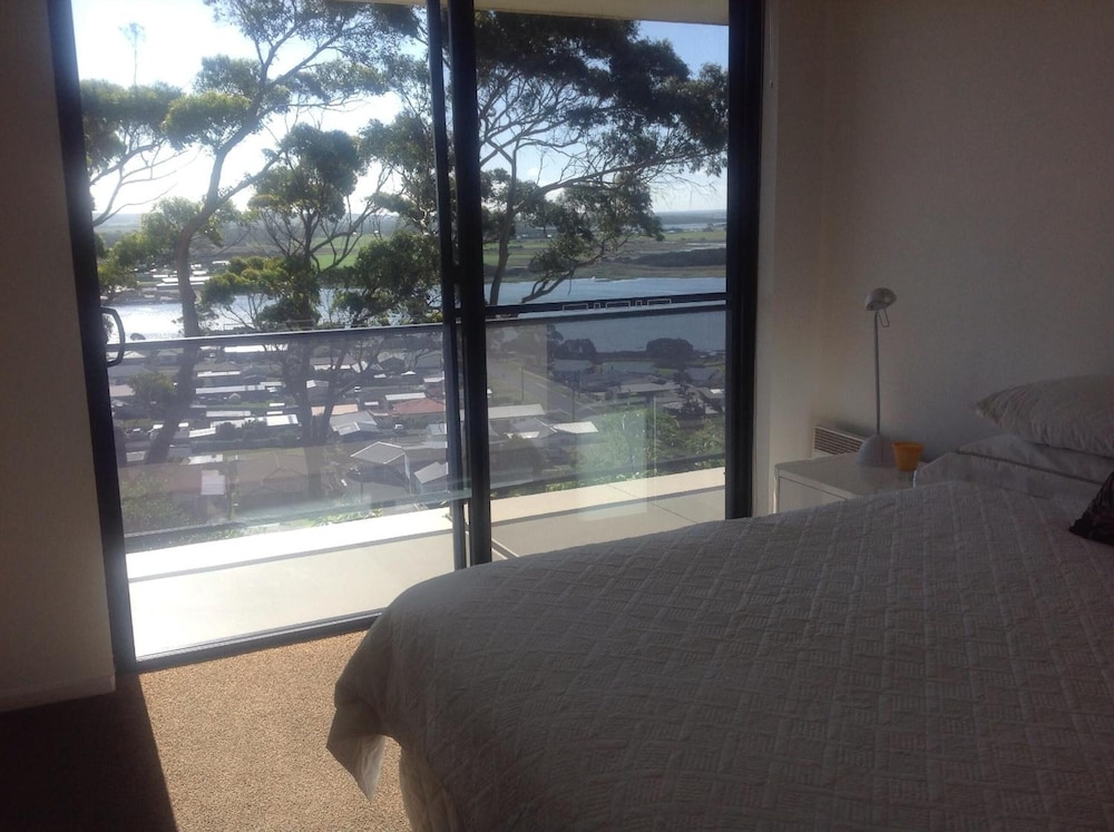 SHEER PLEASURE ACCOMMODATION 26/50