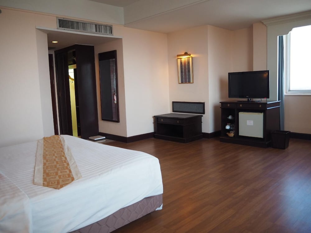 Charoenthani Khonkaen Hotel 21/56