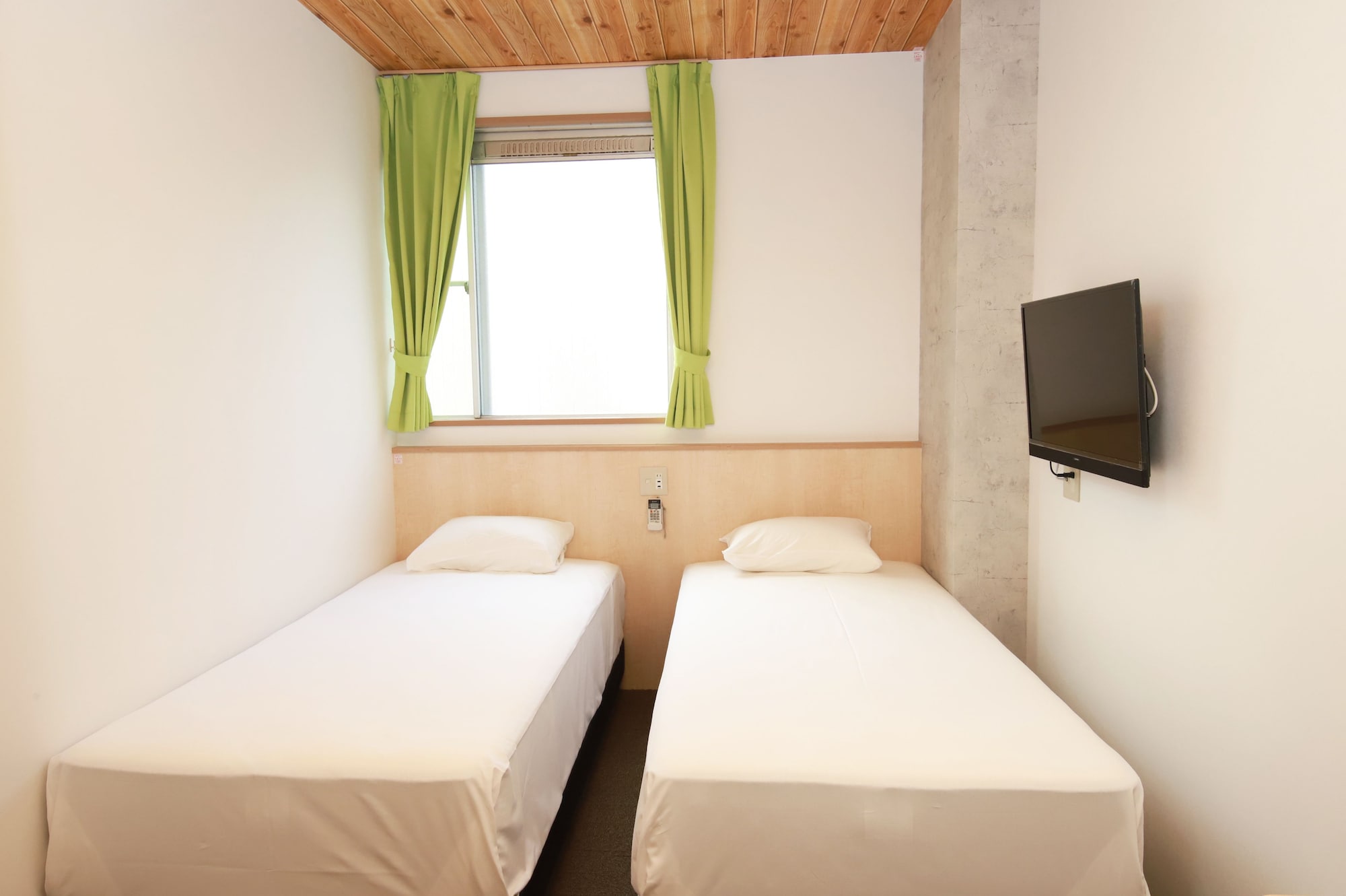 ROOM, TWIN BEDS