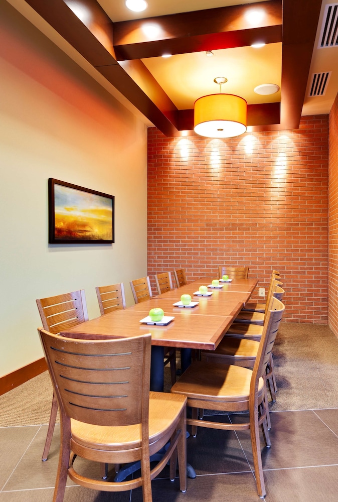 Hyatt Place Garden City 52/69
