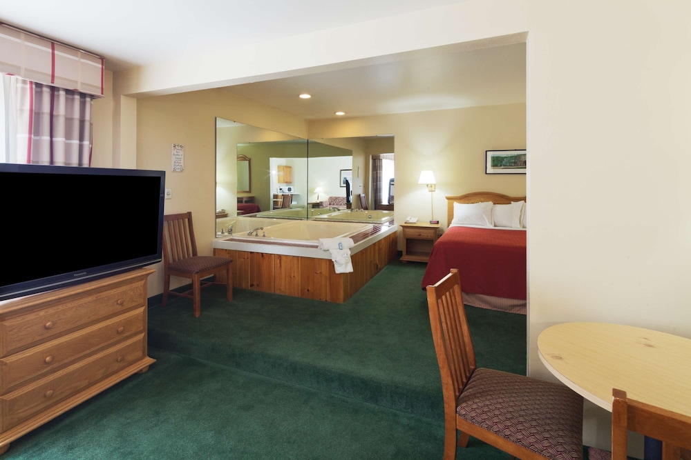 Country Inn And Suites By Radisson Sparta 36/55