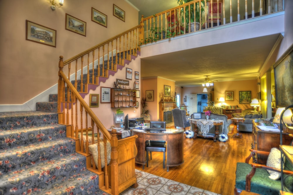 Blue Mountain Mist Country Inn 55/63