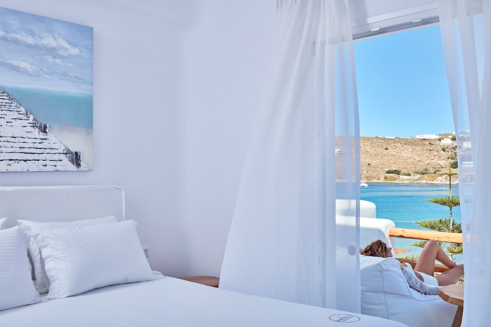 Mykonos Waves Beach House Suites 11/44