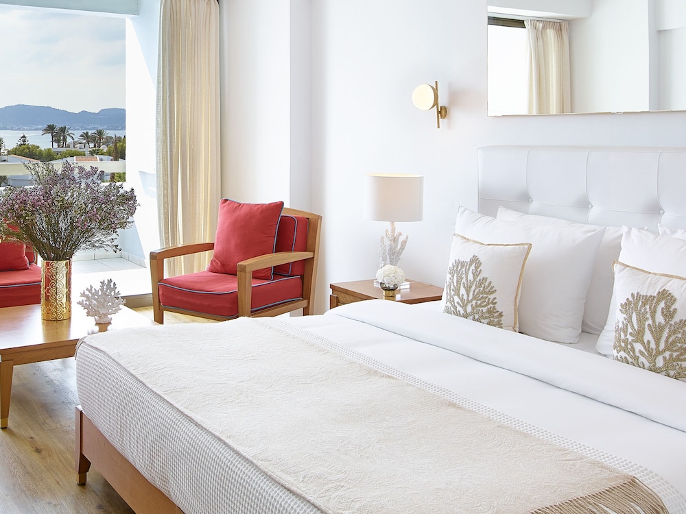 Guest Room, Superior, Double Bed, Lateral Side Sea View, Sofa