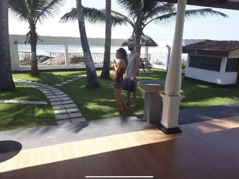 Ashens Beach House 35/50