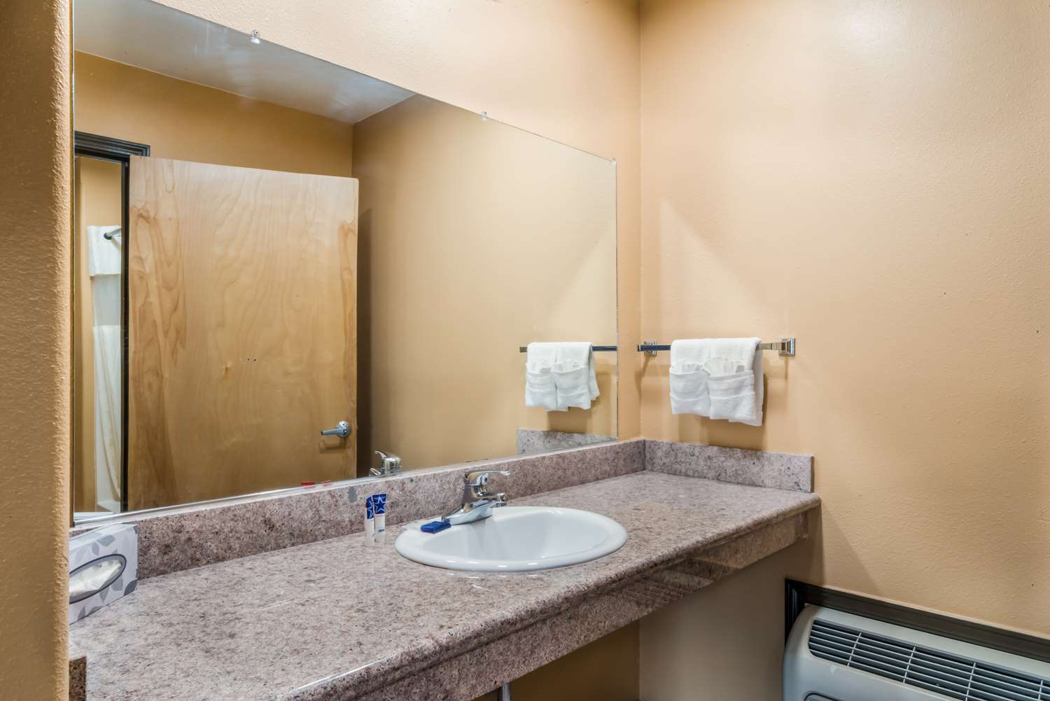 Americas Best Value Inn Ukiah 16/17