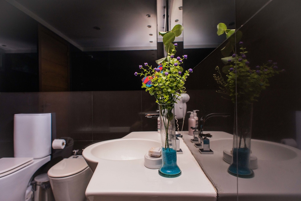Soho Luxury Suites 87/99