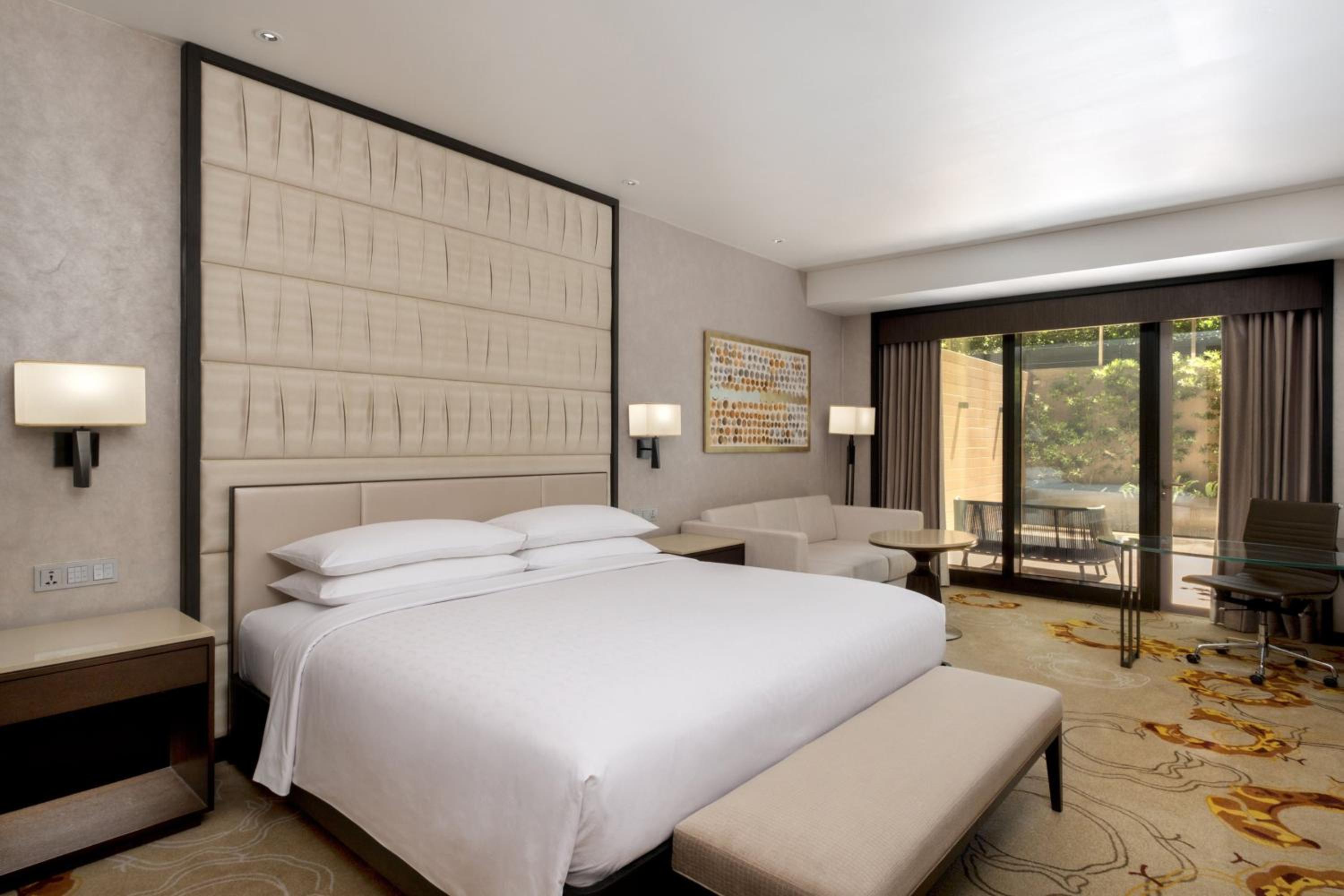 Guest Room, King Bed, Outdoor Jetted Tub, Large