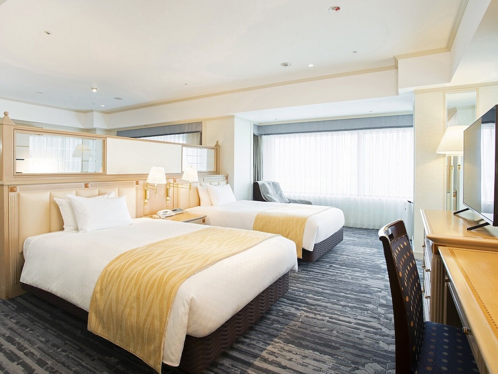 First Class, Twin Beds