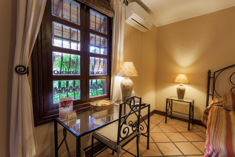 Hotel Los Robles 49/62