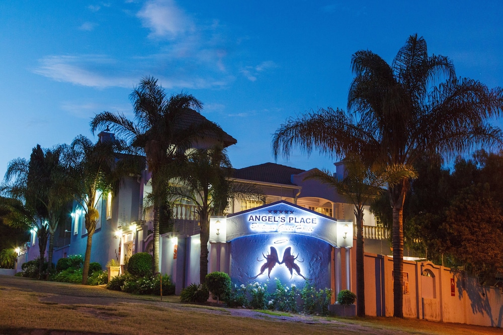 The Angels Place Boutique Hotel 36/38