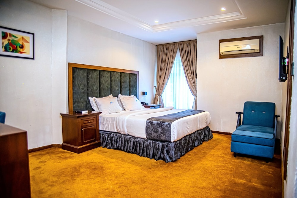 Caledonian Suites 19/63