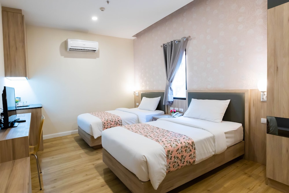 Leela Orchid Hotel 23/49