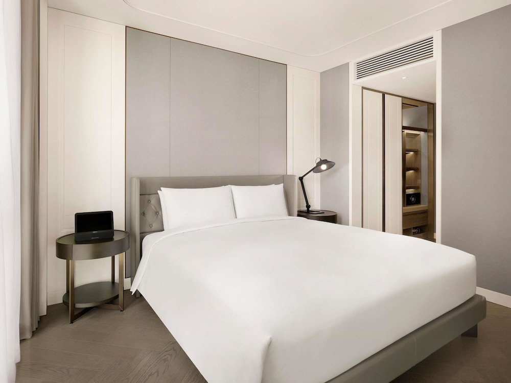 1 BEDROOM, DELUXE, SUITE, KING BED