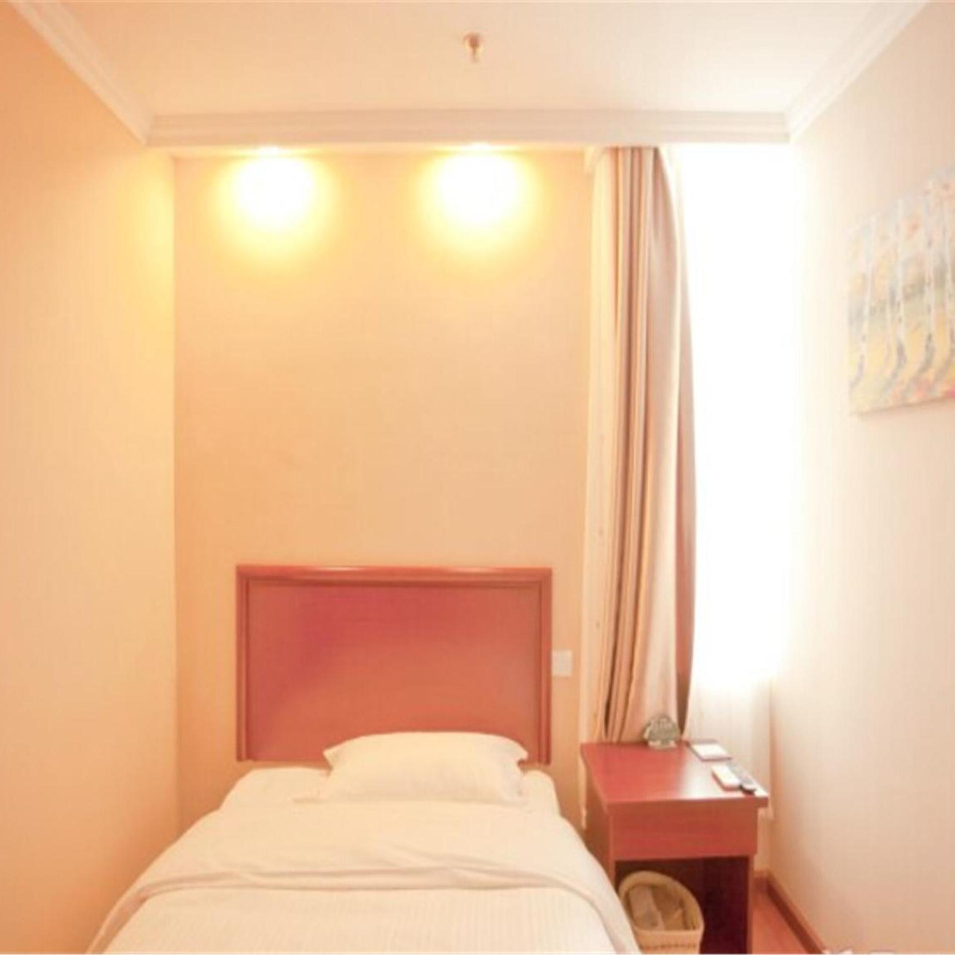 GreenTree Inn Liaoning Dalian Railway Station South Shengli Square Express Hotel 26/35